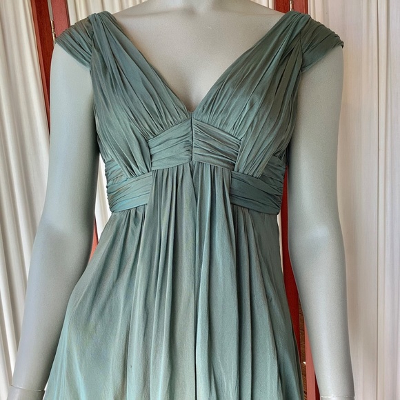 Carmen Marc Valvo 100% Silk Shimmering Green Long Evening Dress Y2K Size 4 - Picture 2 of 15